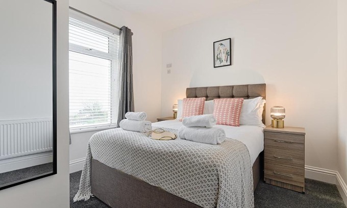 Morriston Apartamento | Off Road Parking for 3, 3 Bathrooms, Garden