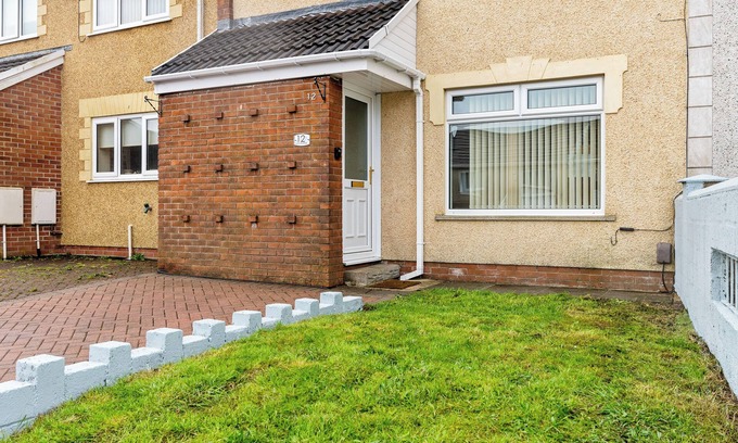 Mynyddbach Casa | Off Road Parking, Garden, Tv's in bedrooms