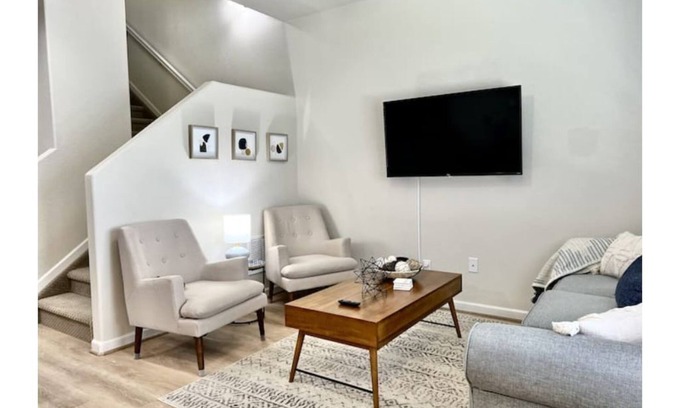 Longmont Casa | OFF-THE-DIAGONAL 2-Bedroom Townhome