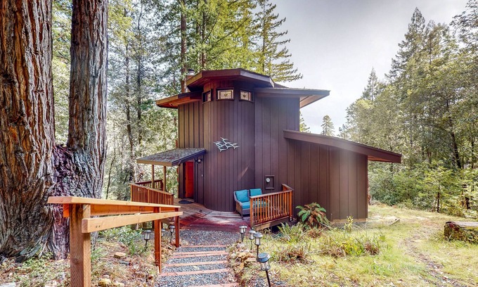 Timber Cove Casa | Off-the-grid tower retreat with private hot tub & scenic deck - dog-friendly