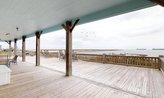 Galveston Casa | Off The Hook: 4 BR, 3 BA House in Port Bolivar, Sleeps 12