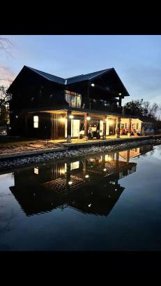 Newaygo Apartamento | Off the Hook