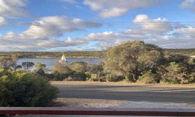 Lake Wangary Casa | Off The Net - New listing - Esplanade property with views of the channel