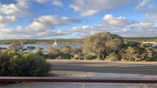 Lake Wangary Casa | Off The Net - New Listing - Esplanade Property With Views Of The Channel