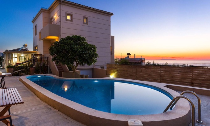 Sfakaki Villa | Con vistas panorámicas al mar, en una distancia a pie de una playa de arena.