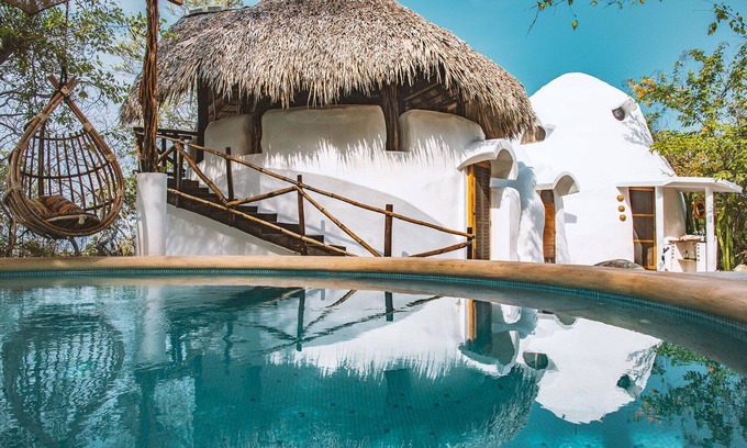 El Cacalote Casa | OffGrid SuperAbode Domes In Front of the Ocean with Pool near Roca Blanca