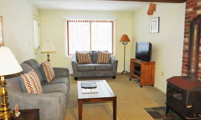 Bartlett Condominio | Official Seasons RMC Condo 15A - 2 Bedroom - sleeps 8 - Dog Fees