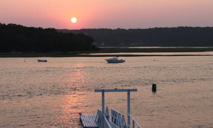 Gloucester Cabaña | OFFICIAL SITE - Buoy 23 Vacation Home | Gloucester, MA | Deepwater dock