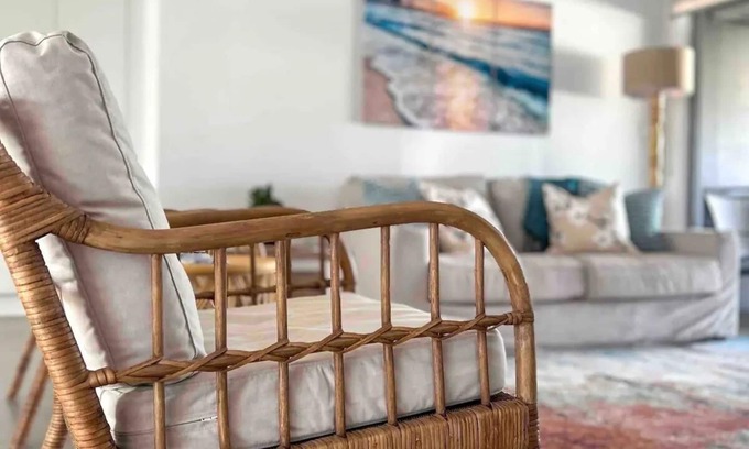 Middleton Casa | Offshore Beach House - Wi-fi & linen included
