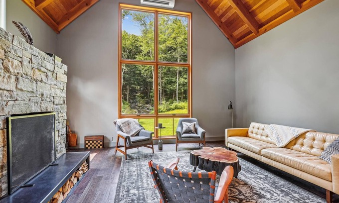 Moscow Casa | Ogden Falls: 2 br, wood fireplace, a/c, firepit, waterfall view!