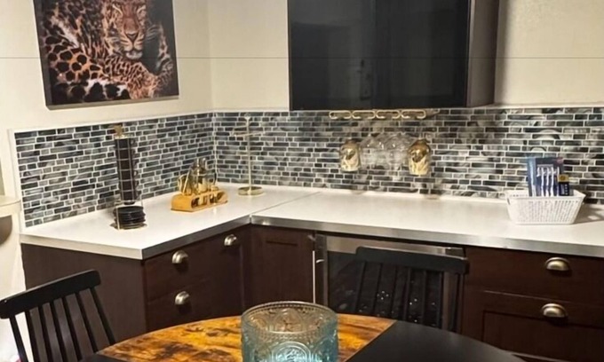 Temple Terrace Casa | Ogun Suite - The Power of Perserverance and Innovation