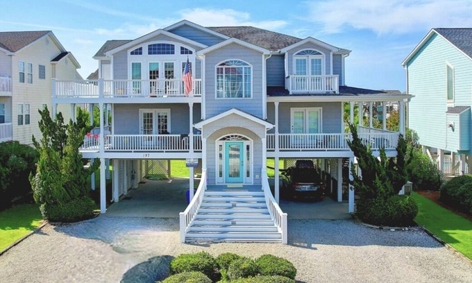 Ocean Isle Beach Casa | OIB Views! Easy beach access, linens included, double backyard, community pool.