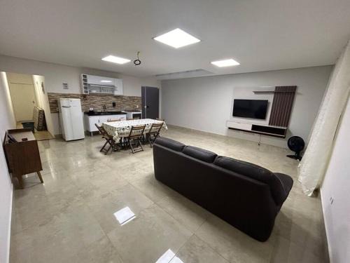 Santa Barbara d'Oeste Casa | Oka Guaranis - casa aconchegante para grupos c ar condicionado e café da manhã