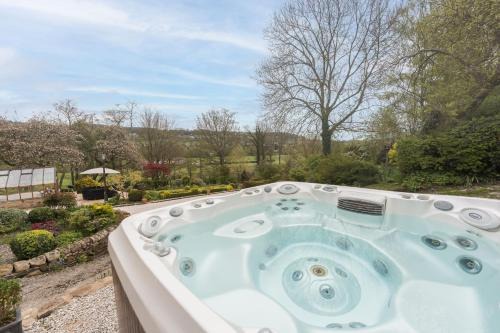 Matlock Casa | Oker Farm - Luxury farmhouse with hot tub in the Peak District