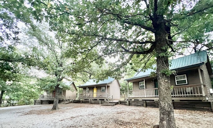 Sulphur Cabina | Okie Mountain Cabin 1: Newly remodeled cabin minutes to Lake Arbuckle