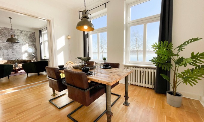 Schleswig Apartamento | Old apartment with panoramic view of the Schlei, balcony and fireplace in the heart of Schleswig