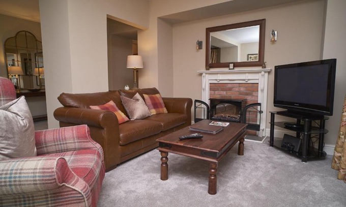 Grasmere Casa | Old Bakers Cottage ground floor apartment centrally located in Grasmere with patio area