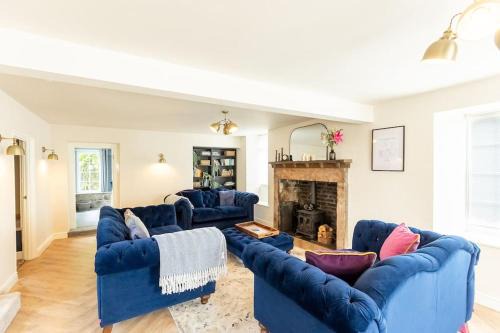 Cark Casa | OLD BANK HOUSE - Perfect Getaway for Friends & Families