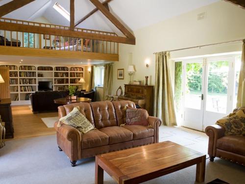 Pentre Berw Casa | Old Barns - Pentre Berw