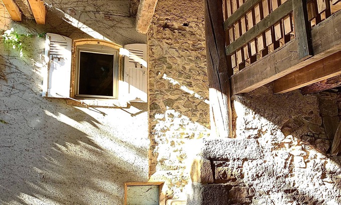 Saint-Romain-de-Popey Casa | Old Beaujolais farmhouse