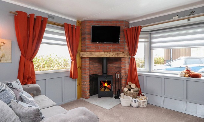 Pilling Casa | OLD BELL FARM, character holiday cottage, with open fire in Pilling