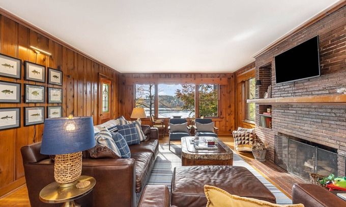 Lemon Springs Cabaña | Old Blue's Retreat: Lakeview Cozy Cottage