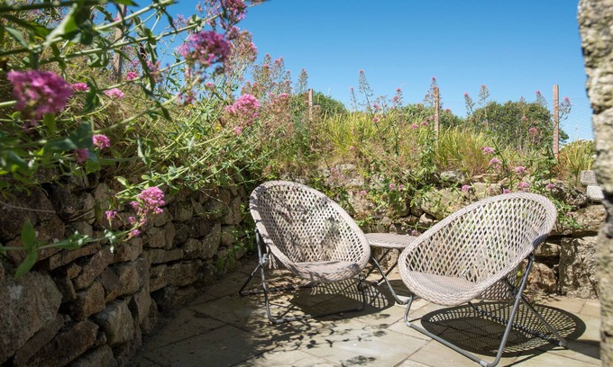 Chysauster Cabaña | Old Boswednack, a rural retreat gem! On the idyllic coast of Zennor to St Ives. Summer house, garden, parking for two cars and free WiFi.