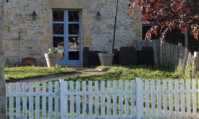 Villeneuve d'Aveyron Casa | edificio antiguo, con piscina privada en el corazón de una pequeña casa de campo Quercy.