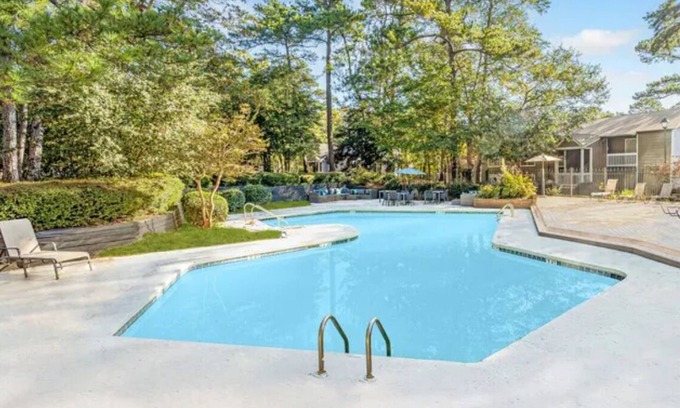 St. Andrews Apartamento | Old but classy 2-bedroom apartment in charming Columbia with AC, WiFi