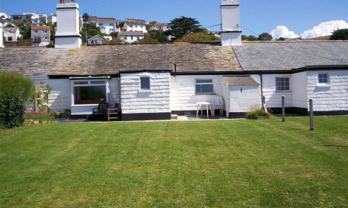 Downderry Cabaña | Old Coastguard Cottage, with uninterrupted sea views