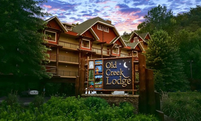 Gatlinburg Hotel | Old Creek Lodge