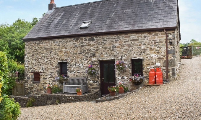 New Quay Cabaña | Old Farm House Cottage - UK47320