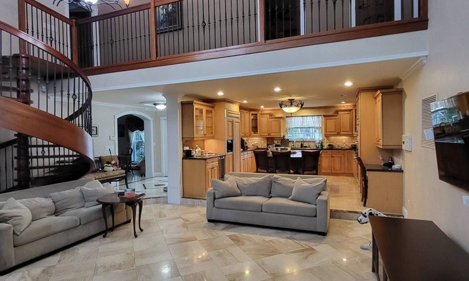 Boca Raton Villa | Old Floresta Villa with Garden, Pool and Pier