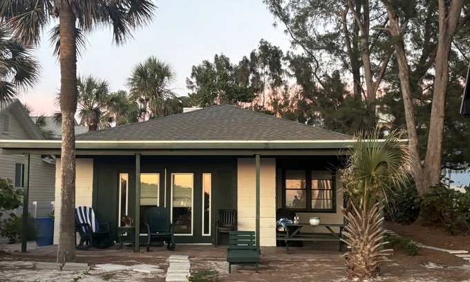 Indian Shores Cabaña | Indian Shores Beach Cottage