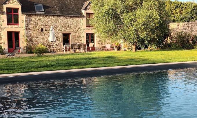 Saint-Meloir-des-Ondes Casa | Old house with swimming pool near St Malo