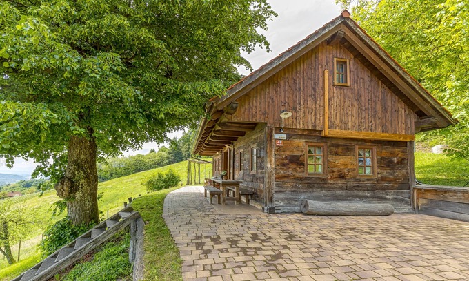 Brezice Chalet De Esquí | Old House Knezovo With Lovely View, Sromlje, Slovenia