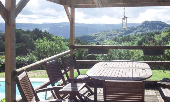 Champagnac Casa | Antigua casa con carácter, piscina privada, tiene capacidad para 6, 3 dormitorios