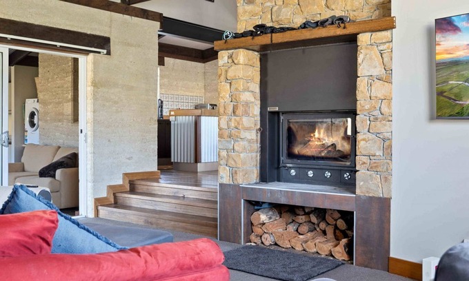 Jindabyne Chalet De Esquí | Old Hut Creek Chalet with a peaceful rural outlook