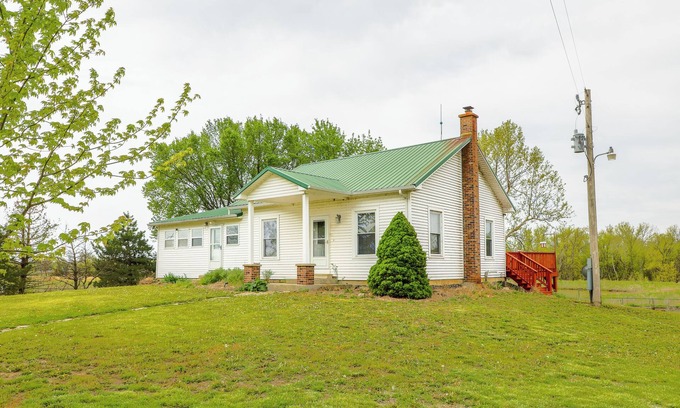 Lamont Casa | Old Kansas Cattle Ranch! Peaceful living at its finest! Pet-friendly.