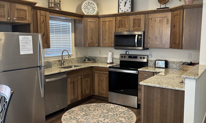 Camdenton Cabaña | Old Kinderhook Creekside Golf Cottage #14
