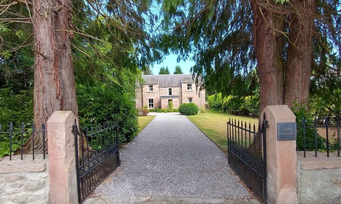 Marybank Casa | OLD MANSE, family friendly, character holiday cottage in Muir Of Ord