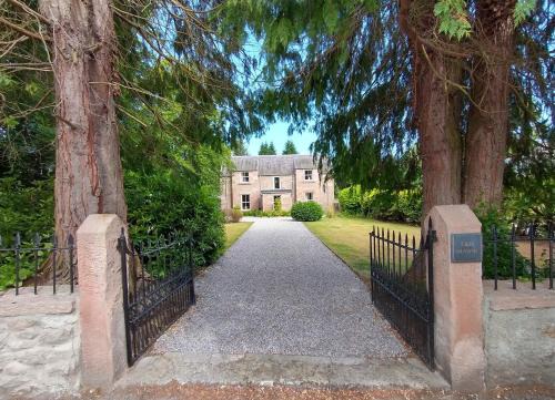 Marybank Casa | Old Manse