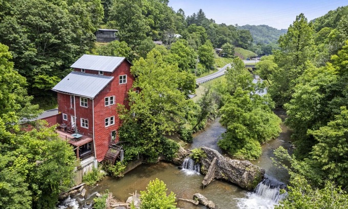Bakersville Casa | Old Masters' Mill: Storied History on Cane Creek