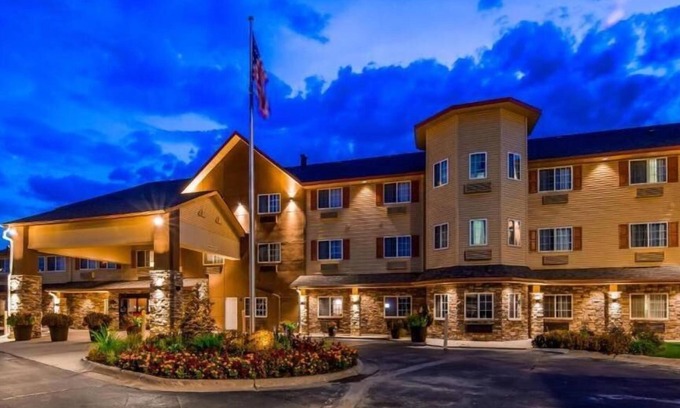 West Omaha Hotel | Old Mill Inn