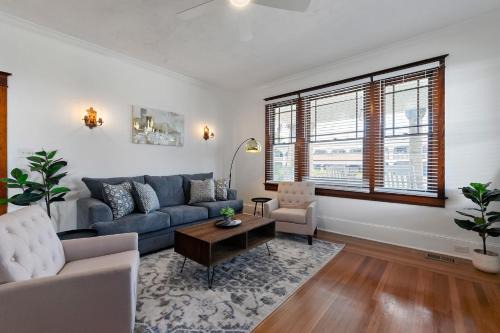 St. Augustine Apartamento | Old Mission Manor - Chic 2br 1ba Apartment - Sleeps 6 - Pool Table - 15 Min Walk to Downtown