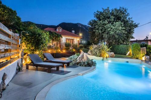 Salakos Casa | Old Nest House