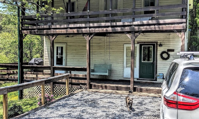Red Creek Otro | Old Post Office - Fam/Pet/EV Friendly in wild and wonderful Canaan Valley, WV!