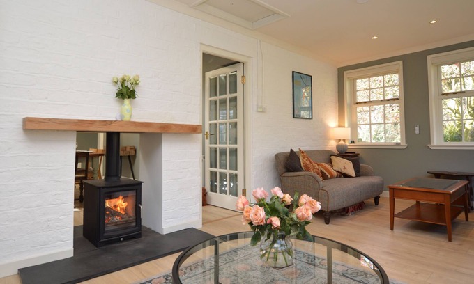 Tighnabruaich Cabaña | Old Powdermill Cottage - a cottage that sleeps 6 guests in 3 bedrooms