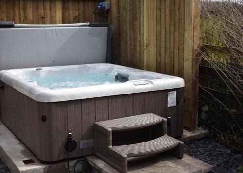 Wadebridge Casa | Old Round House with hot tub
