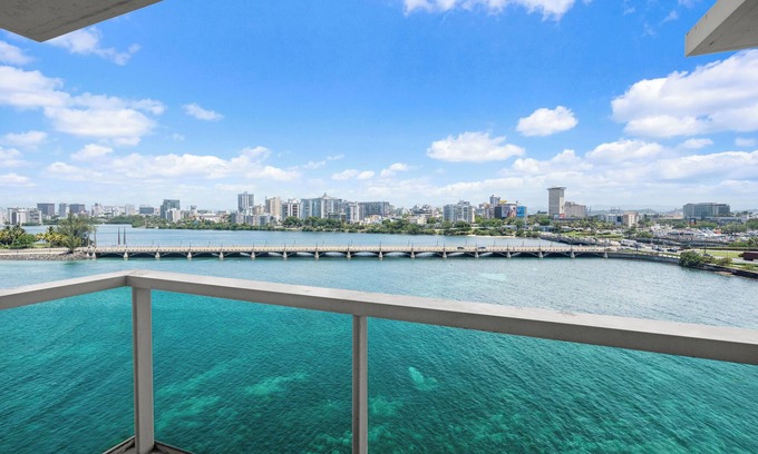 Puerta de Tierra Apartamento | Old San Juan | Oceanview Studio | Balcony with Ocean View